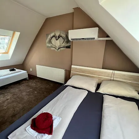 Apartment Voeroesmarty Deluxe Belvaros
